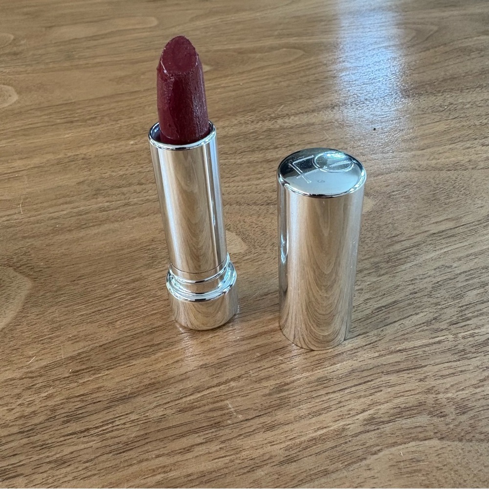 Francesca Guerrera lipstick Garnet-discontinued